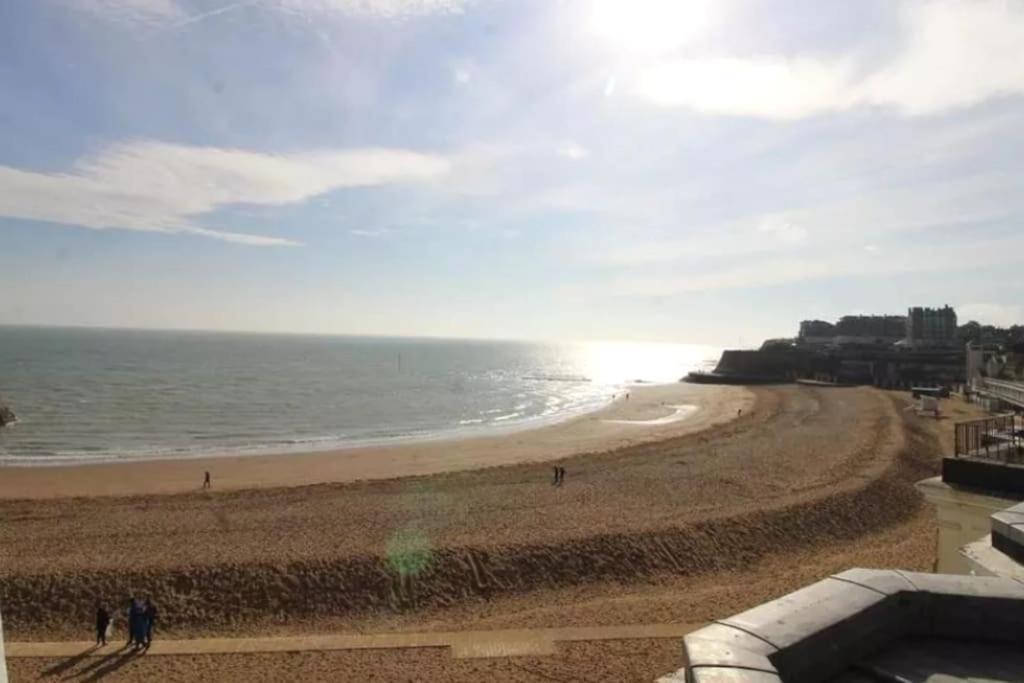 This Must Be The Place Broadstairs Bagian luar foto