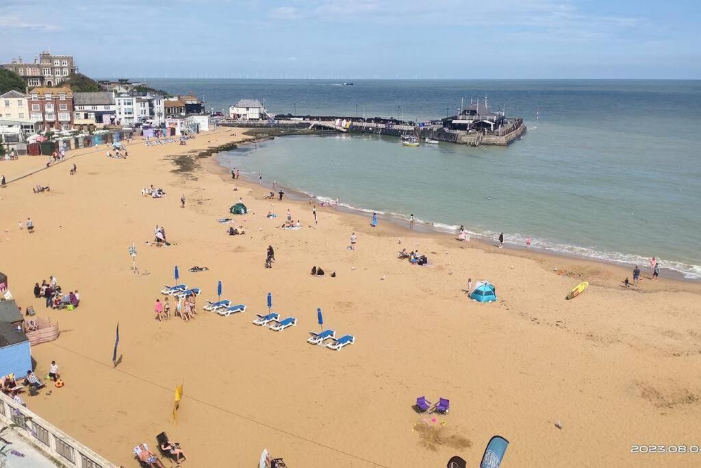 This Must Be The Place Broadstairs Bagian luar foto