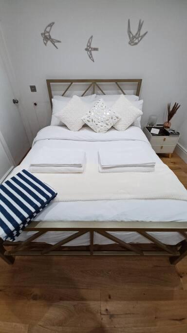 This Must Be The Place Broadstairs Bagian luar foto