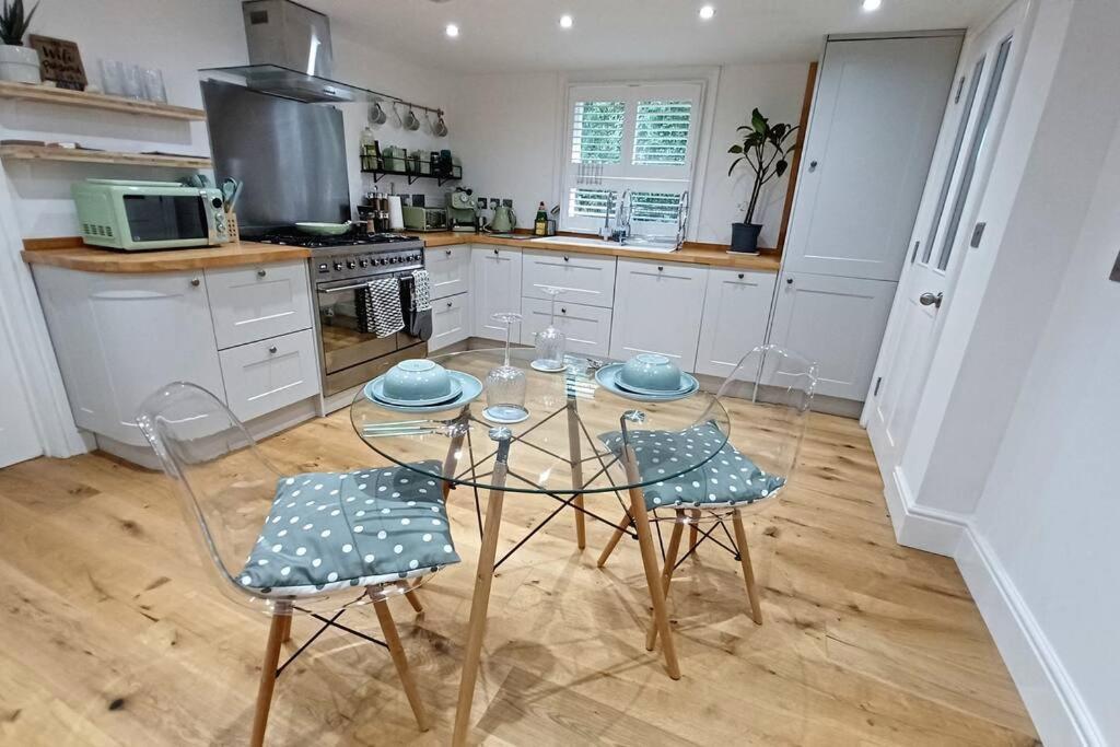 This Must Be The Place Broadstairs Bagian luar foto